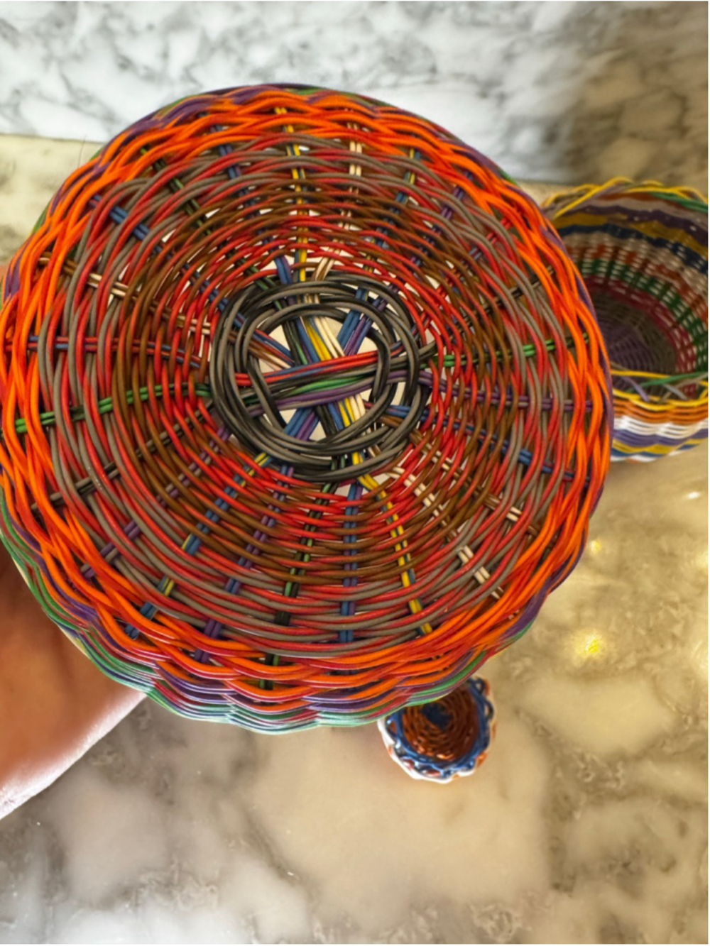 Vintage Set of 3 Handwoven South African Zulu Telephone Wire Baskets - Picture 6 of 15